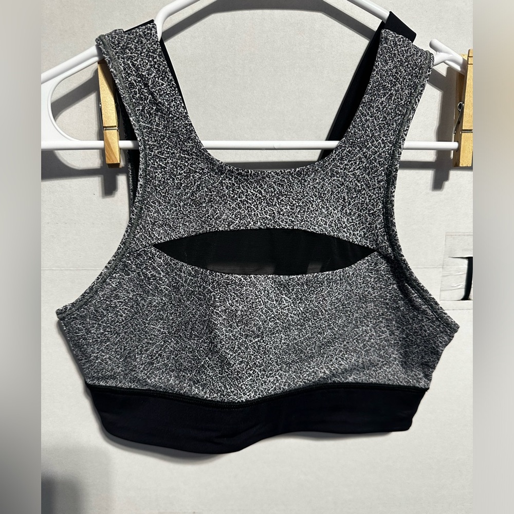 Lululemon Athletic Sports Bra / Top NWOT 
Size 4 (S/M)